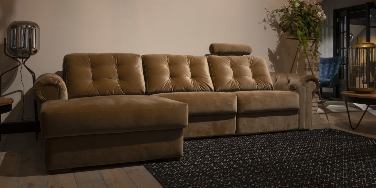 UrbanSofa_Auxerre_Presto_Loungebank_Catania_Golden_Sun_hoofdsteun_2560x1280-1280x640